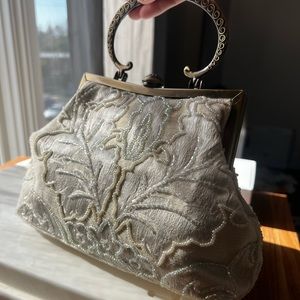 White embroidered hand bag/crossbody. Never used. In new condition.